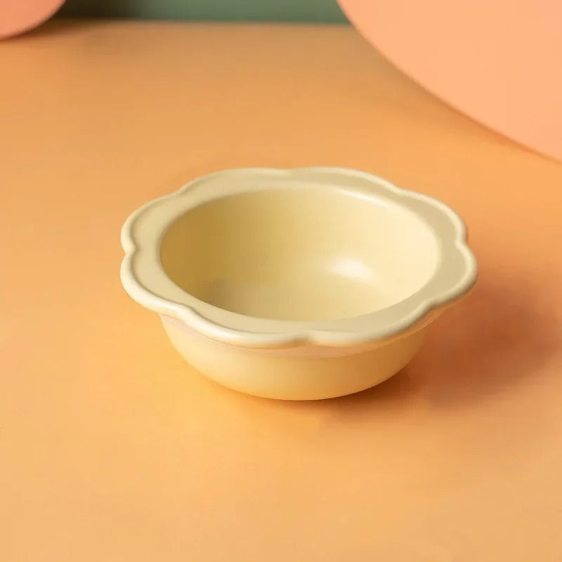 Circular colored pet feeding dish/pet feeding bowl