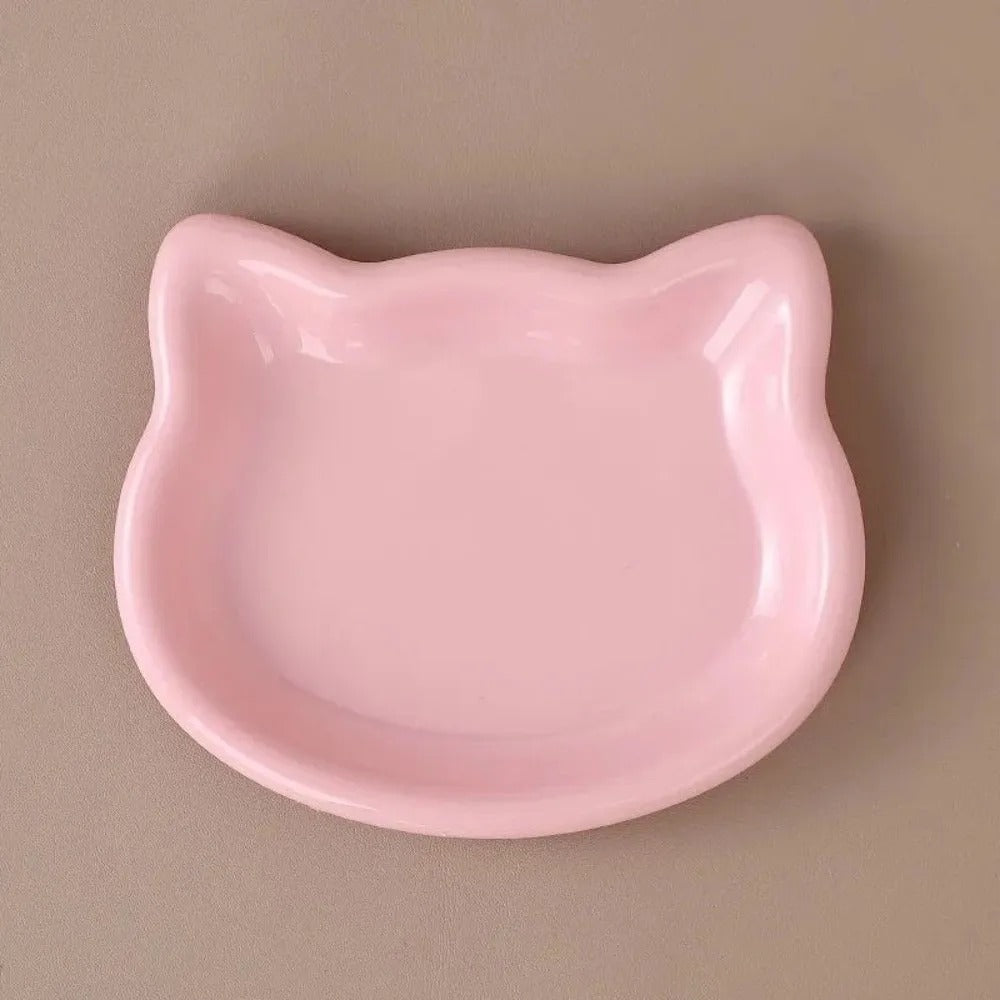 Cat shaped feeding dish