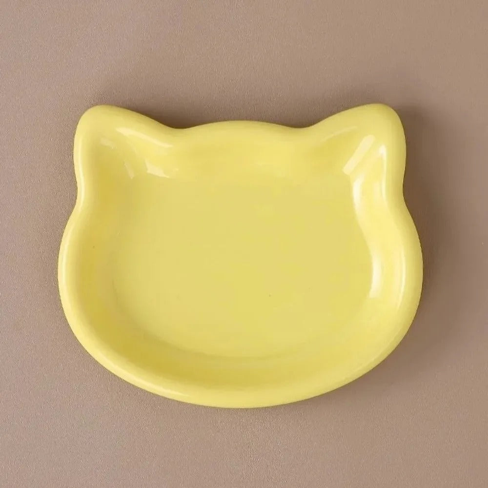 Cat shaped feeding dish