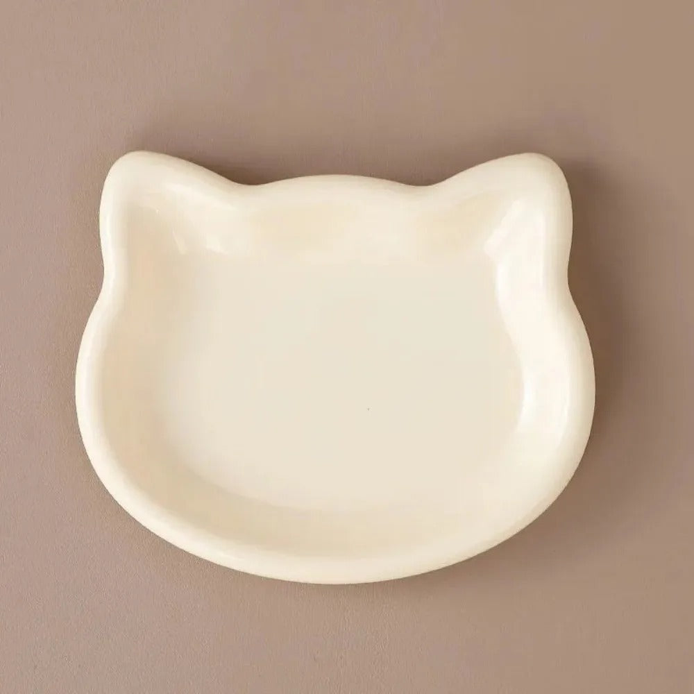 Cat shaped feeding dish